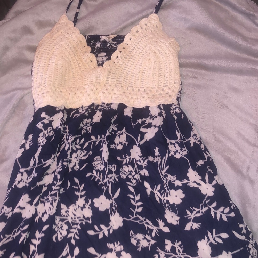 Nice summer dress, goes past the knees, size Small